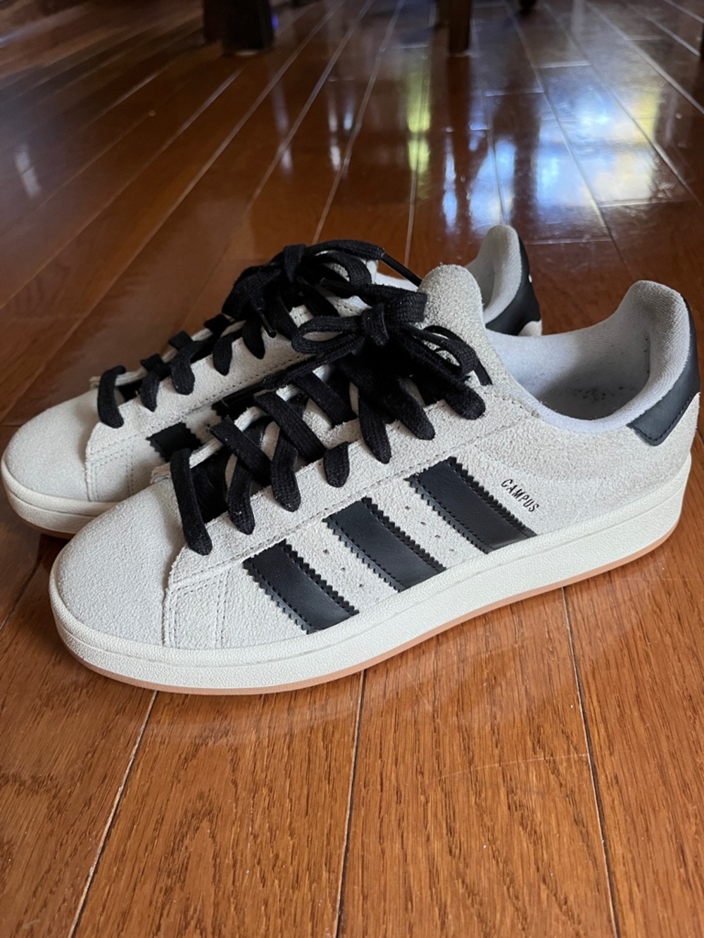 Women’s Size 9 Adidas Campus 00s Shoes